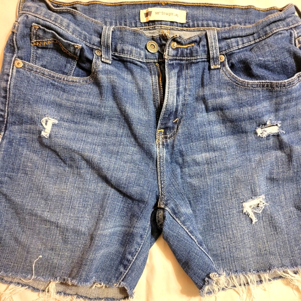 GuC Levi's Distressed shorts size 8